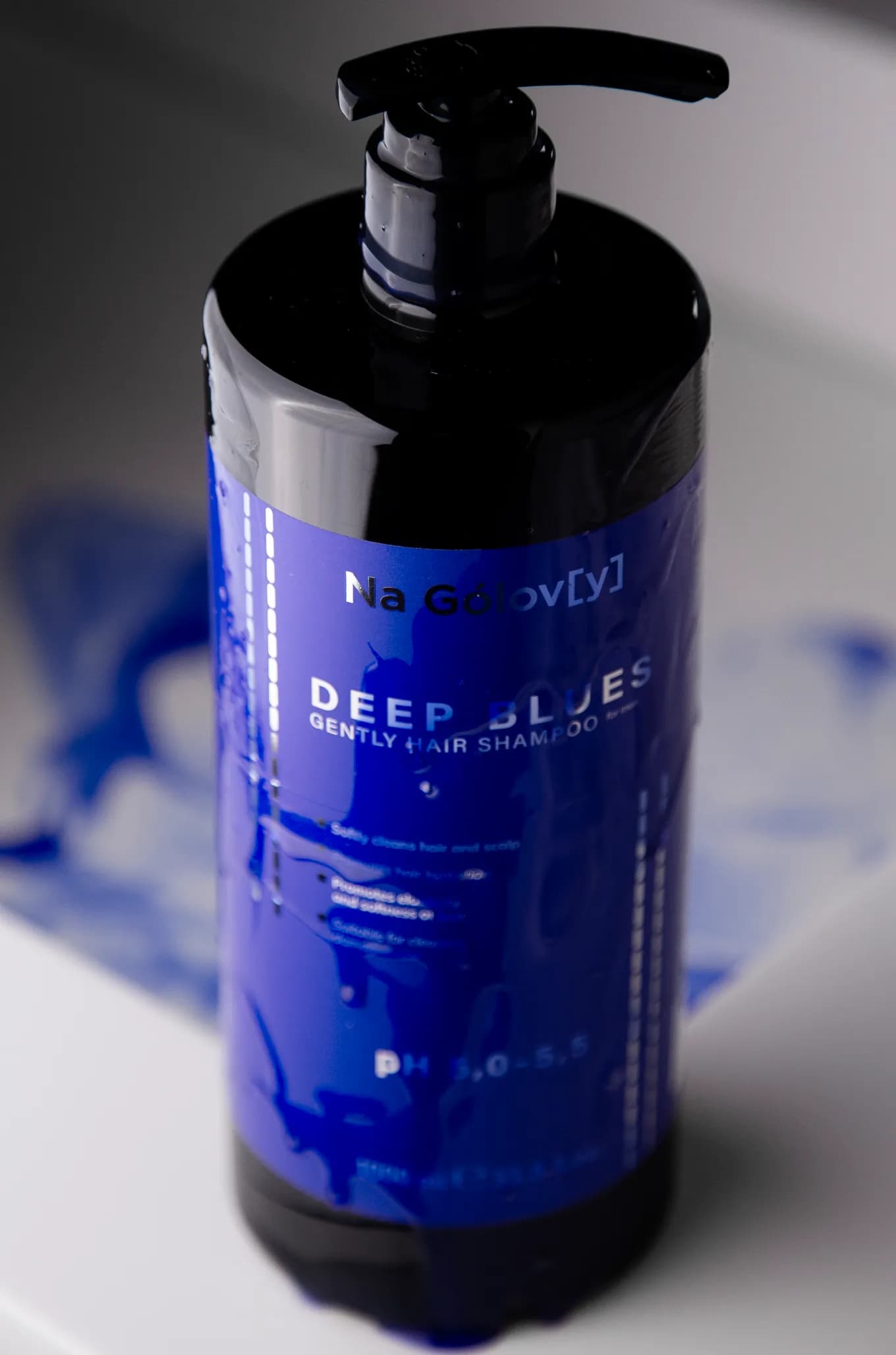 М'який шампунь для чоловіків DEEP BLUES gallery image 1 М'який шампунь для чоловіків DEEP BLUES gallery image 1