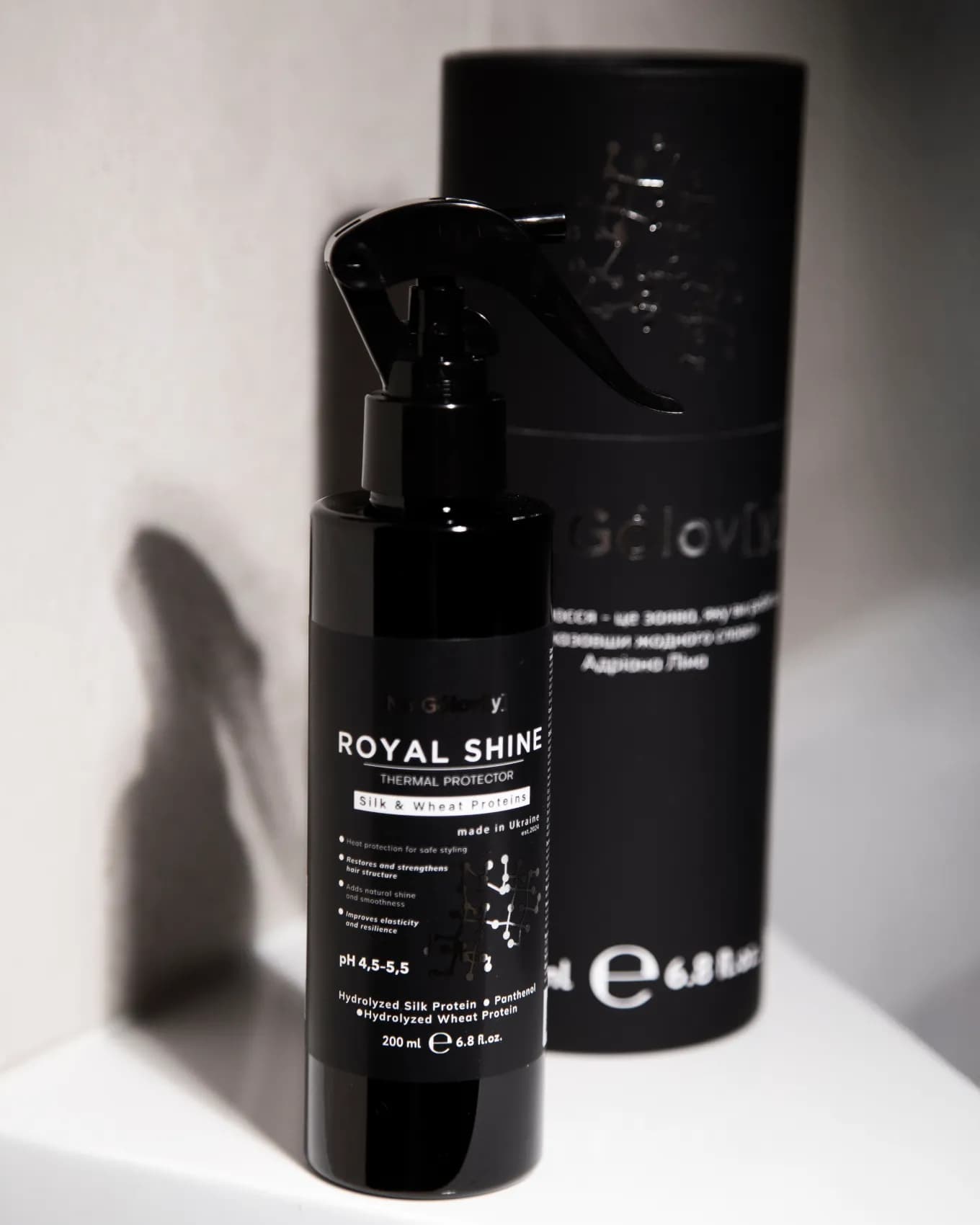 ROYAL SHINE Спрей-термозахист із гідролізованим шовком gallery image 1 ROYAL SHINE Спрей-термозахист із гідролізованим шовком gallery image 1