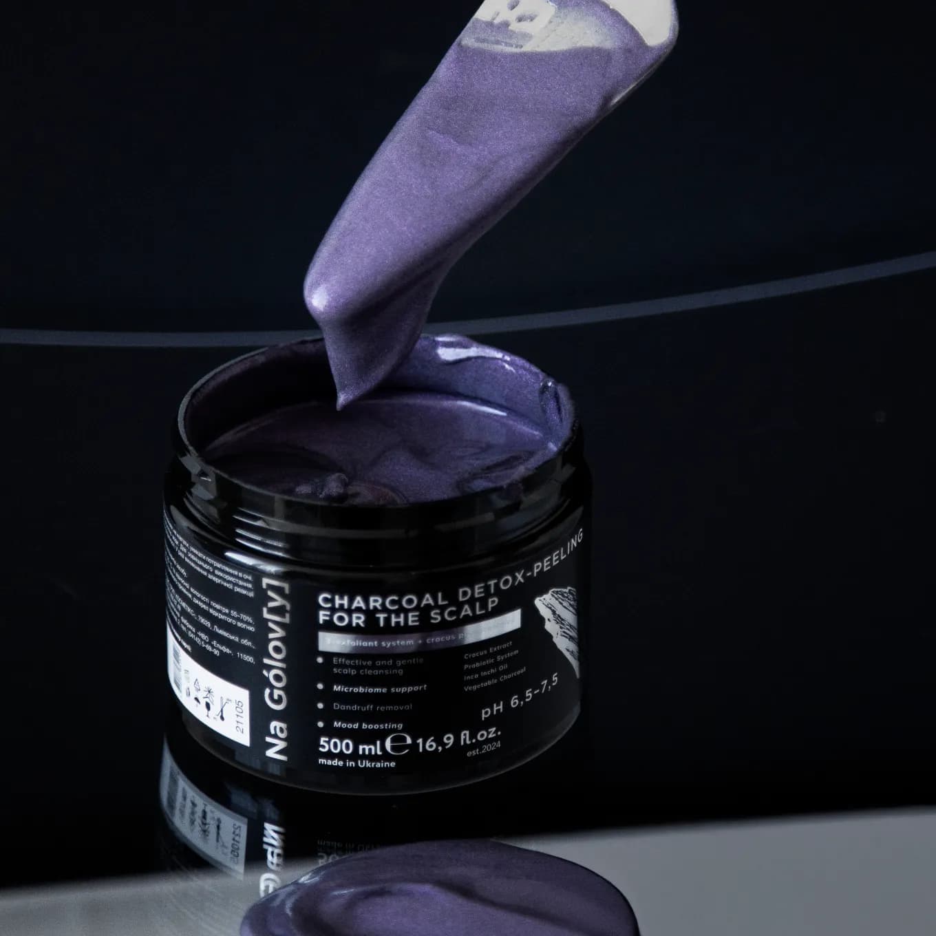 Вугільний детокс-пілінг для шкіри голови details image Вугільний детокс-пілінг для шкіри голови details image